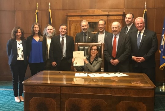 Photo of SB 580 signing ceremony with Oregon Governor Kate Brown 6-19-19
